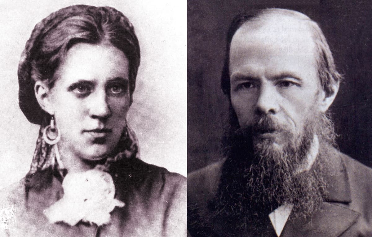 Foto d'epoca affiancate di Anna Grigorievna Dostoevskaja e Fyodor Dostoevskij, ritratti in bianco e nero.